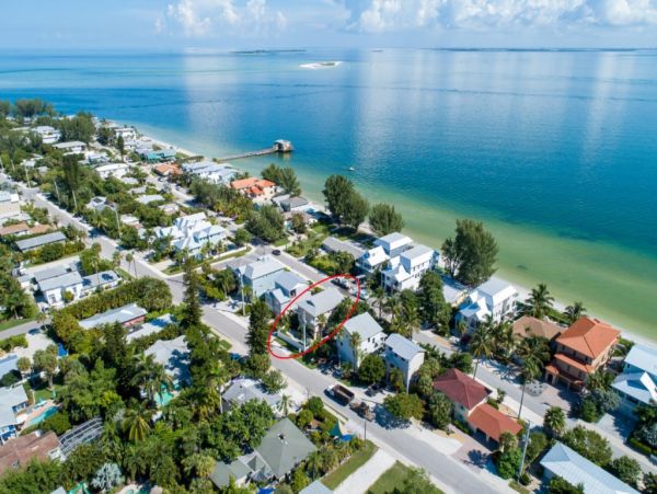 Charming Pool Home for Rent on Anna Maria Sleeps 8 Guests