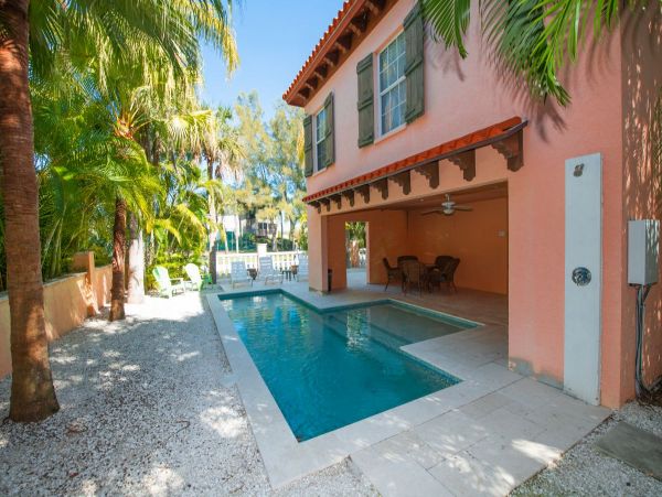 Three Bedroom Anna Maria Vacation Home with Pool