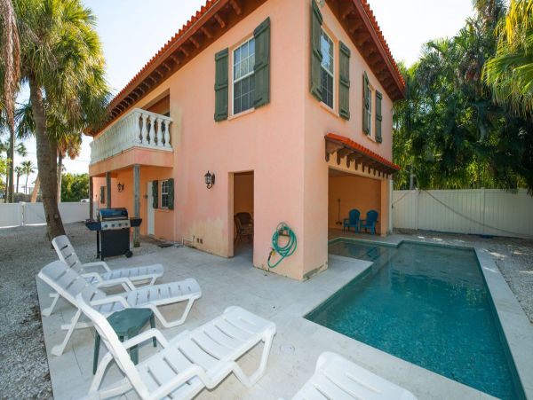 Three Bedroom Anna Maria Vacation Home with Pool