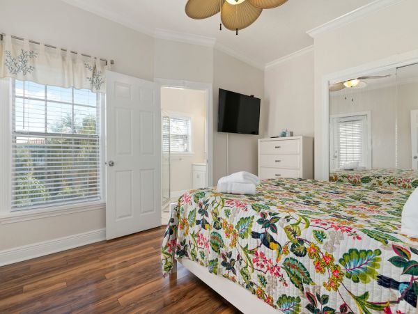Four Bedroom Luxury  Island Vacation Rental Home Sleeps 8