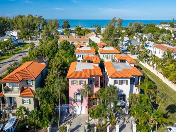 Four Bedroom Luxury  Island Vacation Rental Home Sleeps 8