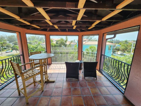 Four Bedroom Luxury  Island Vacation Rental Home Sleeps 8