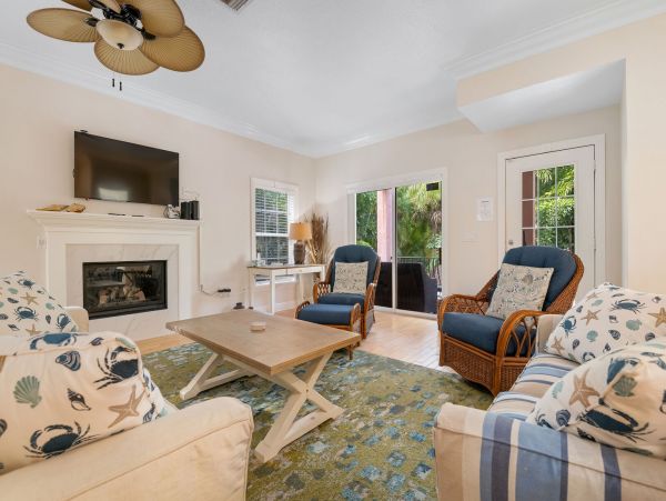 Four Bedroom Luxury  Island Vacation Rental Home Sleeps 8