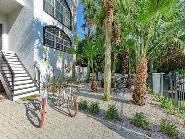 Walk to Beach Holmes Beach Vacation Home