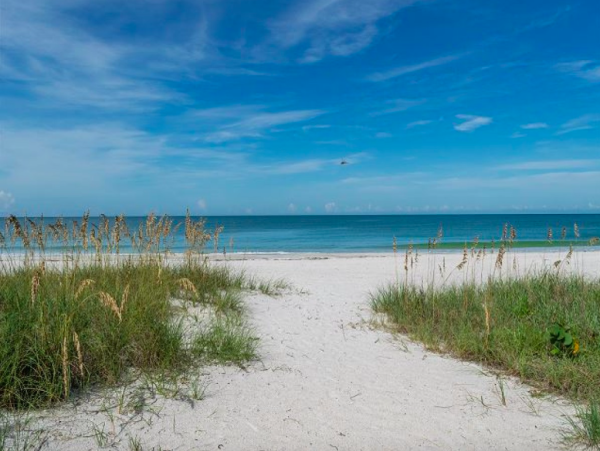 Walk to Beach Holmes Beach Vacation Home