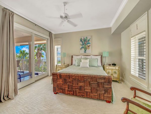 Luxurious Beachfront Condo in Holmes Beach - Dream Vacation