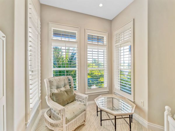 Luxurious Beachfront Condo in Holmes Beach - Dream Vacation