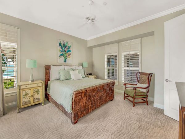 Luxurious Beachfront Condo in Holmes Beach - Dream Vacation