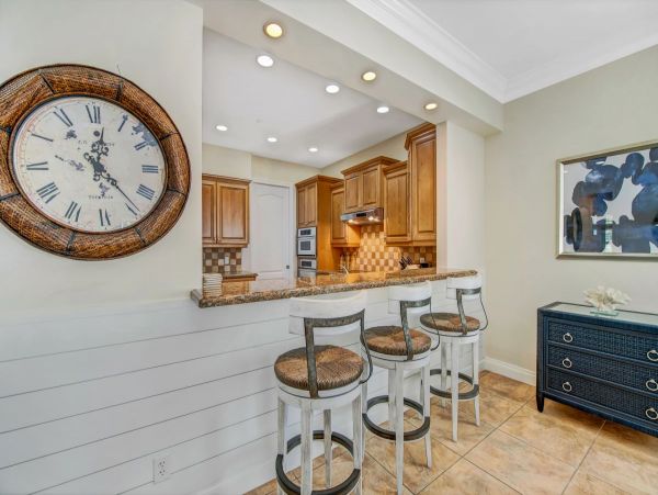 Luxurious Beachfront Condo in Holmes Beach - Dream Vacation