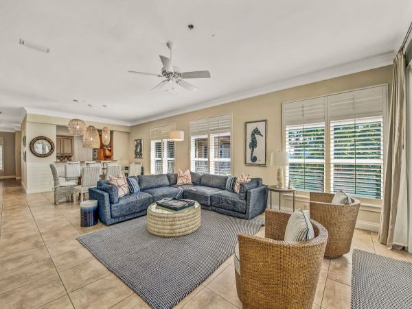 Luxurious Beachfront Condo in Holmes Beach - Dream Vacation
