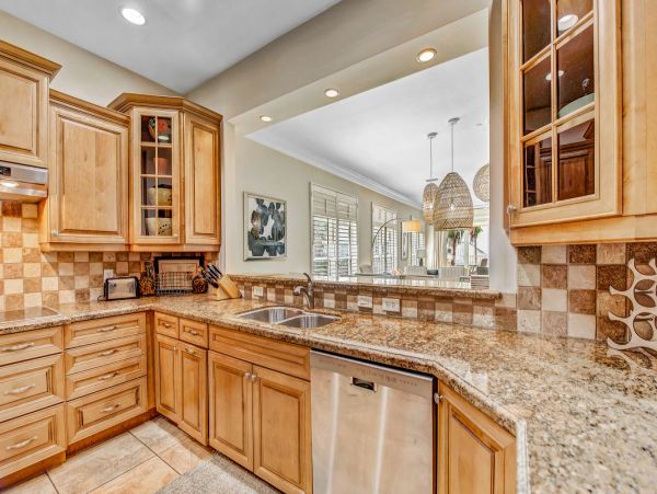 Luxurious Beachfront Condo in Holmes Beach - Dream Vacation