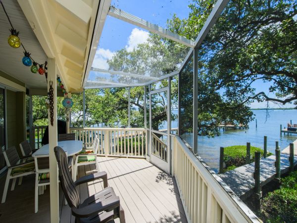 Romantic Cottage Hideaway Bring Your Boat