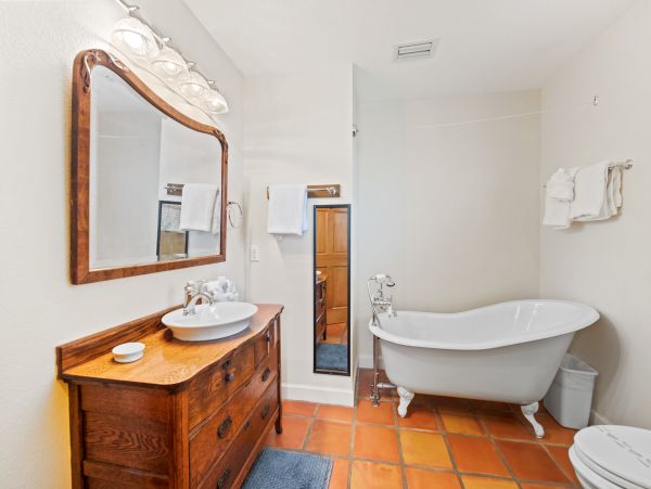 Romantic Cottage Hideaway Bring Your Boat