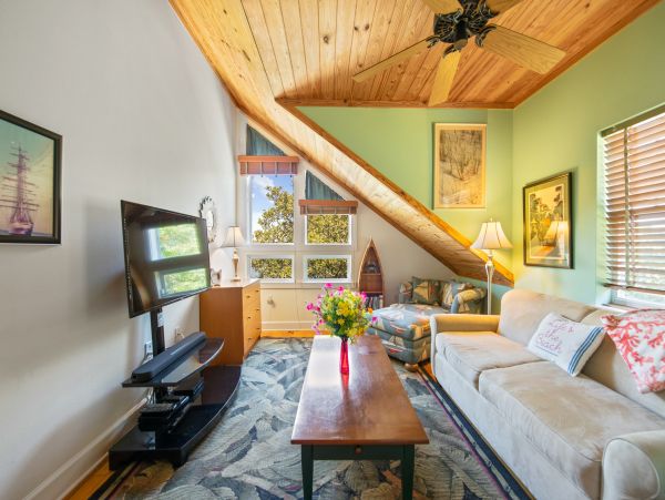 Romantic Cottage Hideaway Bring Your Boat