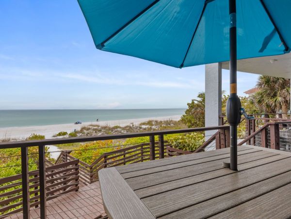 Condo with Direct Beachfront and Superb Panoramic Gulf Views