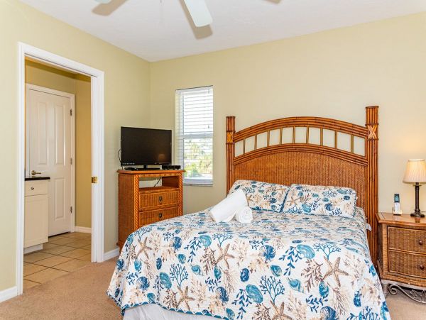 Holmes Beach 3 Bedroom Rental Only One Block to Beach Access