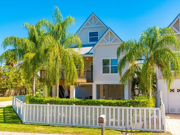 Holmes Beach 3 Bedroom Rental Only One Block to Beach Access
