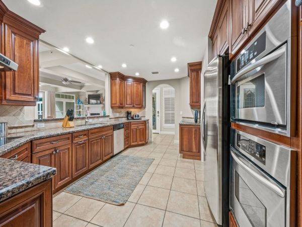 Anna Maria 4 Bedroom Luxury Beachfront Rental Pool & Jacuzzi