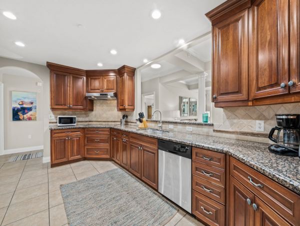 Anna Maria 4 Bedroom Luxury Beachfront Rental Pool & Jacuzzi