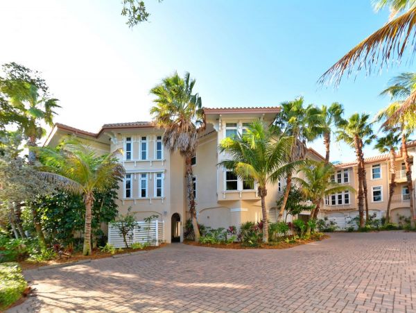 Anna Maria 4 Bedroom Luxury Beachfront Rental Pool & Jacuzzi