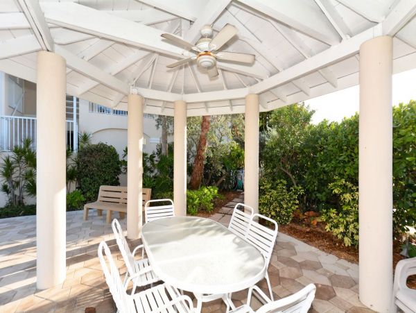 Anna Maria 4 Bedroom Luxury Beachfront Rental Pool & Jacuzzi