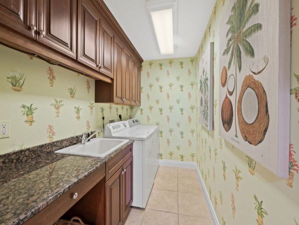 Anna Maria 4 Bedroom Luxury Beachfront Rental Pool & Jacuzzi