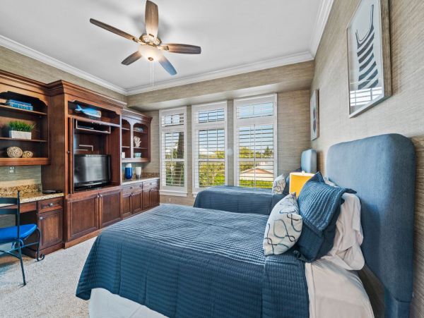 Anna Maria 4 Bedroom Luxury Beachfront Rental Pool & Jacuzzi