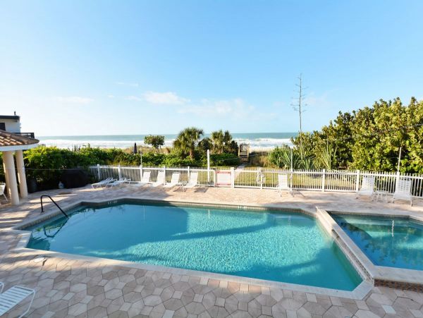 Anna Maria 4 Bedroom Luxury Beachfront Rental Pool & Jacuzzi