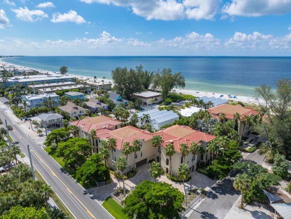 Beachfront Condo - Luxury 3-Bedroom Holmes Beach Vacation Rental