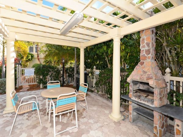 Beachfront Condo - Luxury 3-Bedroom Holmes Beach Vacation Rental