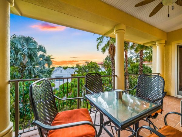 Beachfront Condo - Luxury 3-Bedroom Holmes Beach Vacation Rental