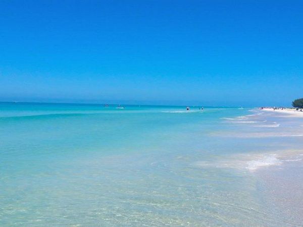 Beachfront Condo - Luxury 3-Bedroom Holmes Beach Vacation Rental