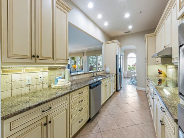 Beachfront Condo - Luxury 3-Bedroom Holmes Beach Vacation Rental