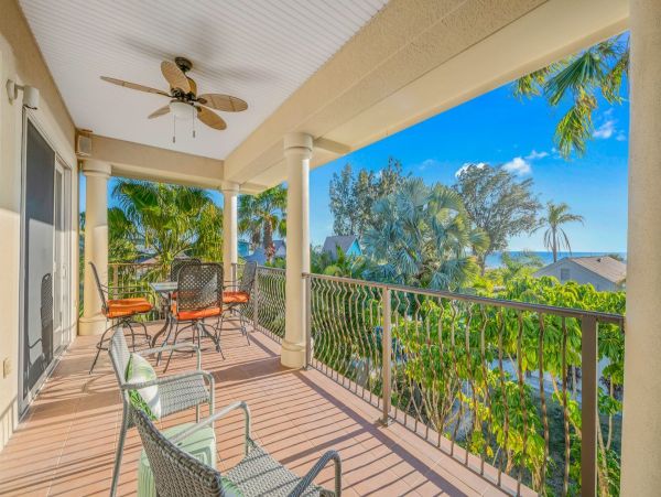 Beachfront Condo - Luxury 3-Bedroom Holmes Beach Vacation Rental