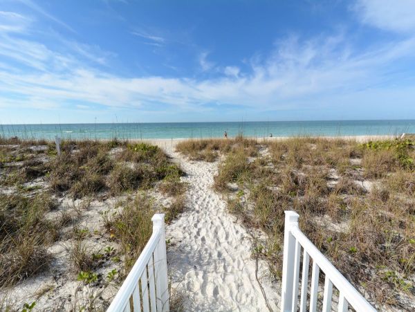 Beachfront Condo - Luxury 3-Bedroom Holmes Beach Vacation Rental