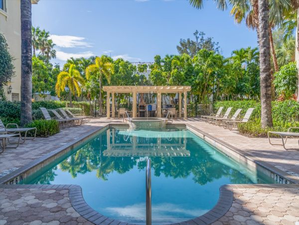 Beachfront Condo - Luxury 3-Bedroom Holmes Beach Vacation Rental
