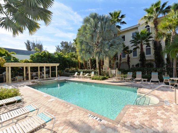 Beachfront Condo - Luxury 3-Bedroom Holmes Beach Vacation Rental