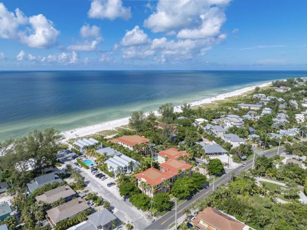 Beachfront Condo - Luxury 3-Bedroom Holmes Beach Vacation Rental