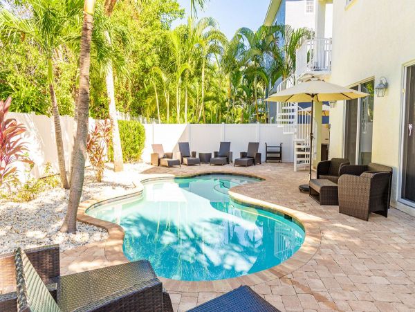 Great Anna Maria Vacation Beach Home with Pool - Sleeps 10