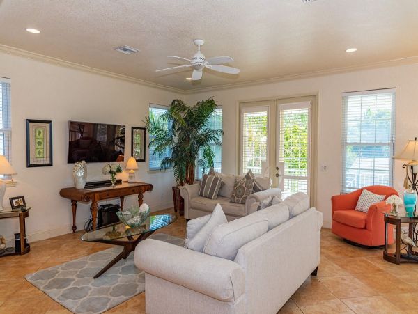 Great Anna Maria Vacation Beach Home with Pool - Sleeps 10