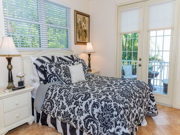 Great Anna Maria Vacation Beach Home with Pool - Sleeps 10