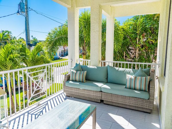 Great Anna Maria Vacation Beach Home with Pool - Sleeps 10