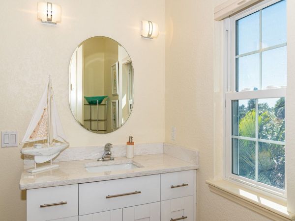 Great Anna Maria Vacation Beach Home with Pool - Sleeps 10