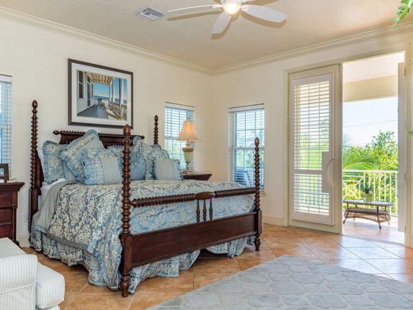 Great Anna Maria Vacation Beach Home with Pool - Sleeps 10