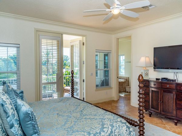 Great Anna Maria Vacation Beach Home with Pool - Sleeps 10