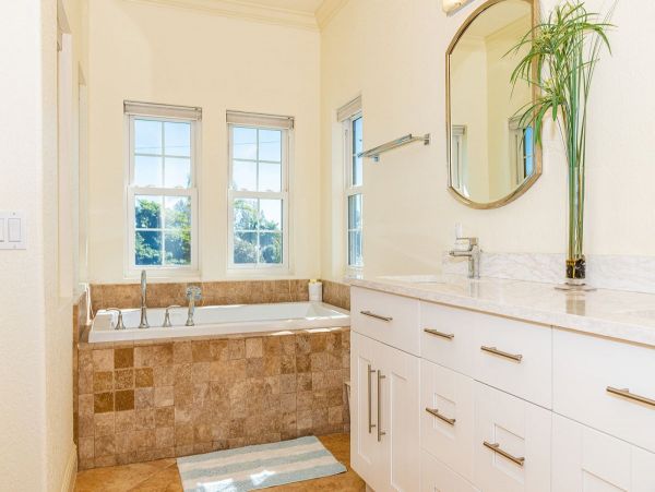 Great Anna Maria Vacation Beach Home with Pool - Sleeps 10
