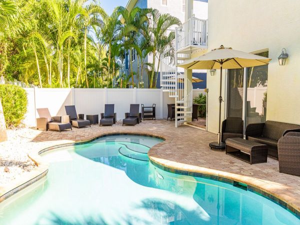 Great Anna Maria Vacation Beach Home with Pool - Sleeps 10