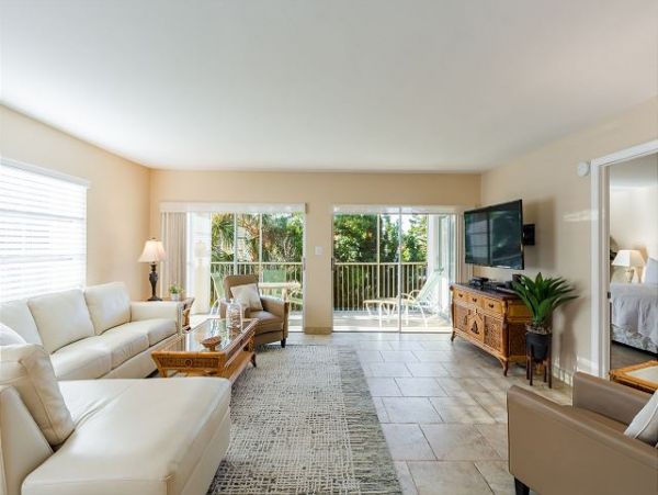 Siesta Key Two Bedroom Vacation Beach Condo Sleeps 6