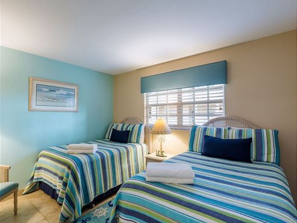 Siesta Key Two Bedroom Vacation Beach Condo Sleeps 6