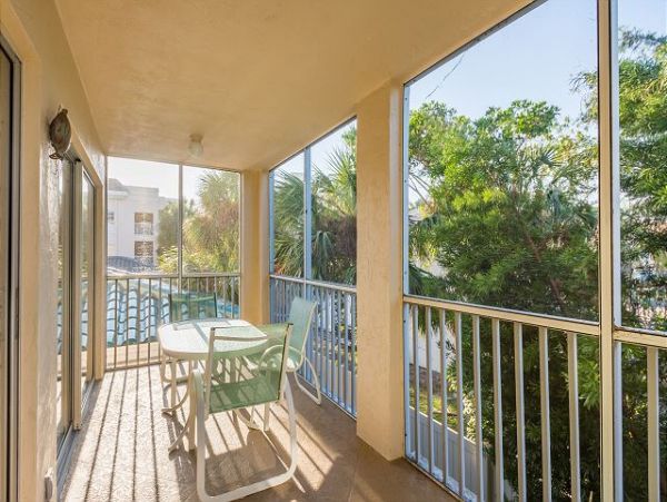 Siesta Key Two Bedroom Vacation Beach Condo Sleeps 6